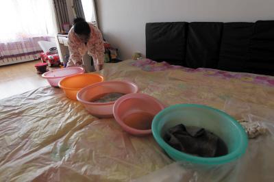 沐川楼上漏水，住户失联，小区没物管，业主维权难！律师来支招……